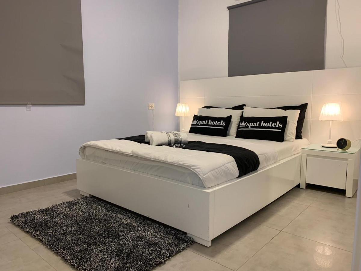 דירת 5 חדרים מול הים Appartement Bat Yam Buitenkant foto