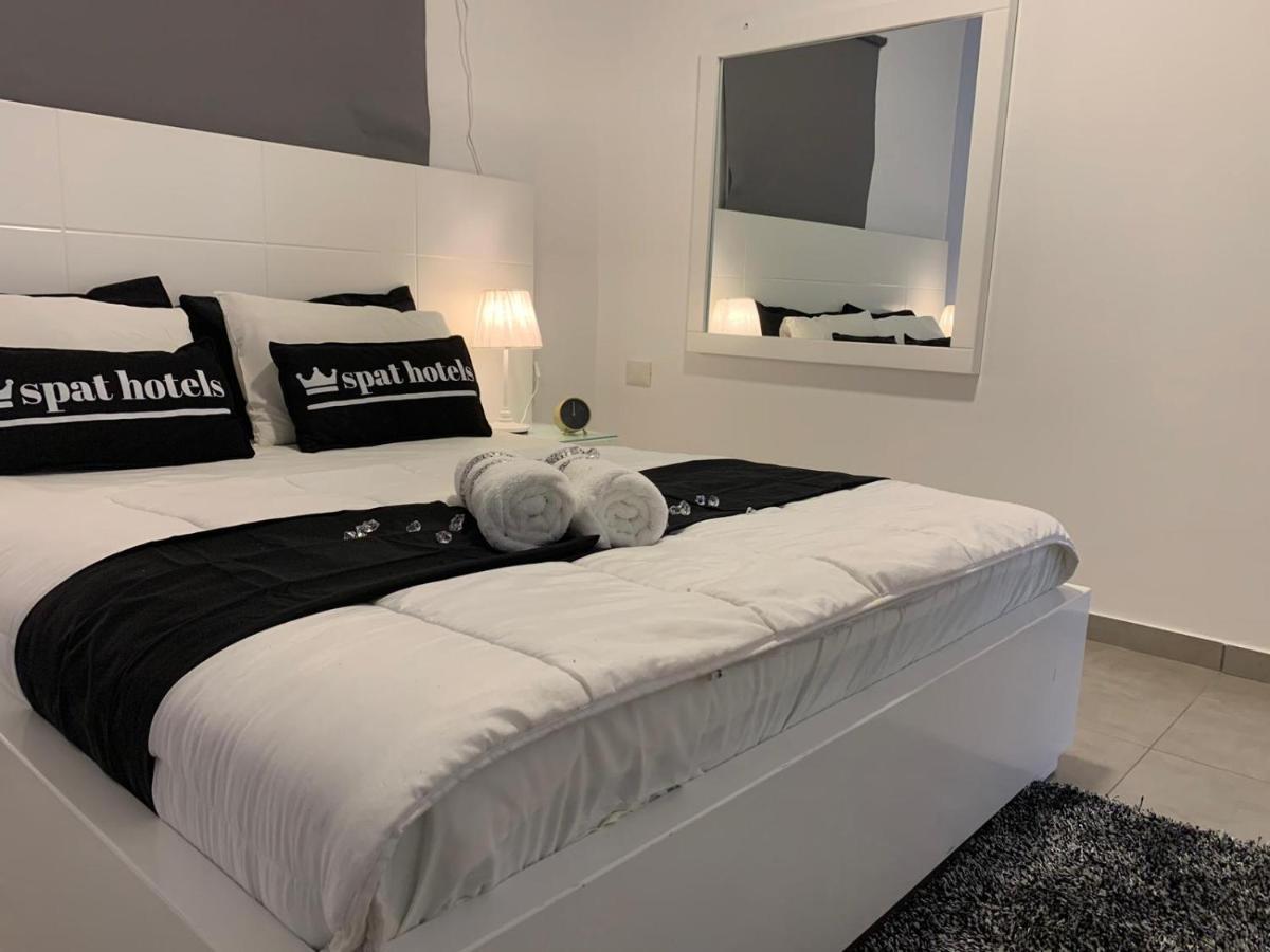 דירת 5 חדרים מול הים Appartement Bat Yam Buitenkant foto