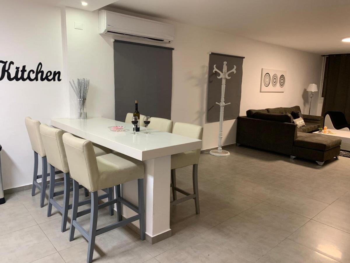 דירת 5 חדרים מול הים Appartement Bat Yam Buitenkant foto