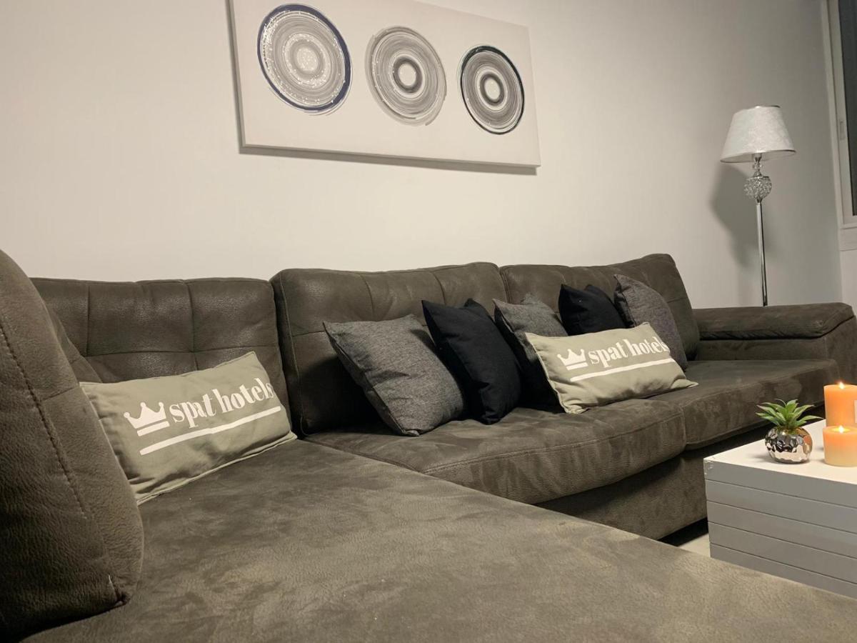 דירת 5 חדרים מול הים Appartement Bat Yam Buitenkant foto